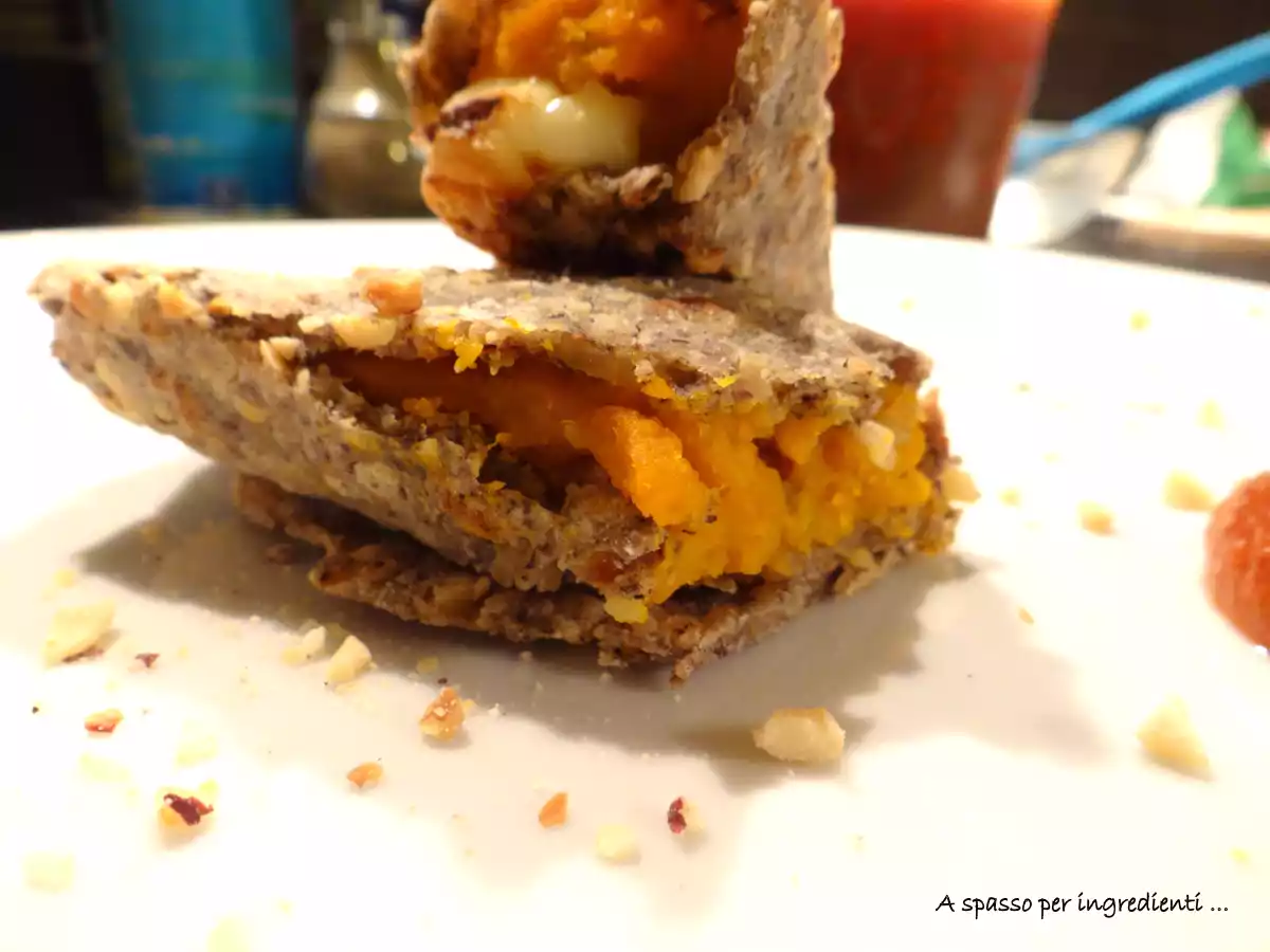 PIADINA ALLA NOCCIOLA CON ZUCCA, CACIOTTA E MOSTARDA VENETA - foto 3