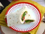 Piadina arrotolata con prosciutto cotto, Cheddar e Spinaci, foto 1