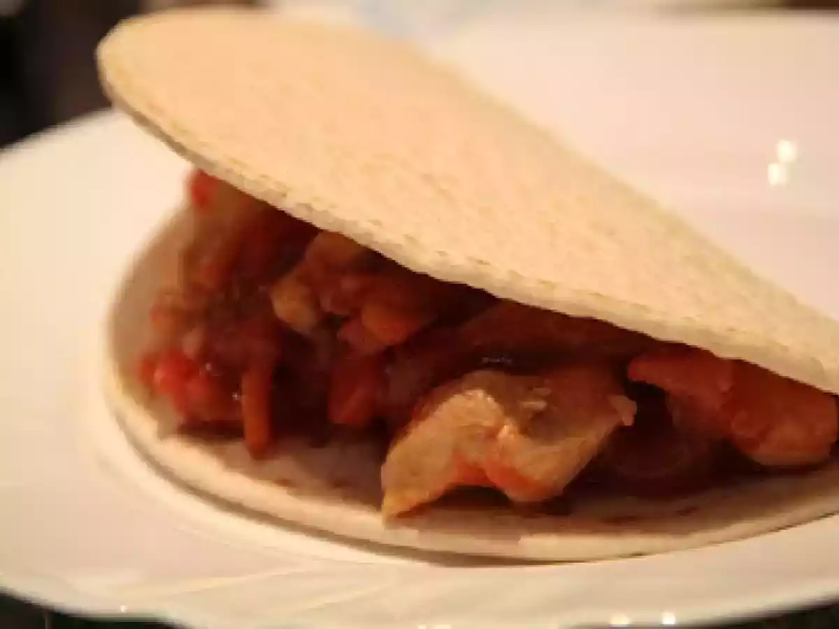 Piadina con pollo e peperoni