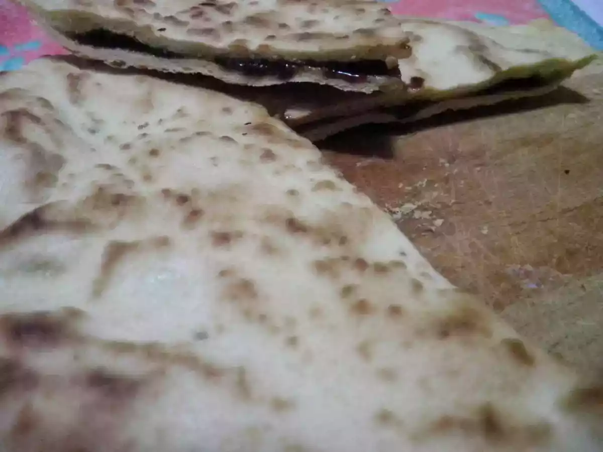 Piadina Romagnola dolce con nutella e nocciole