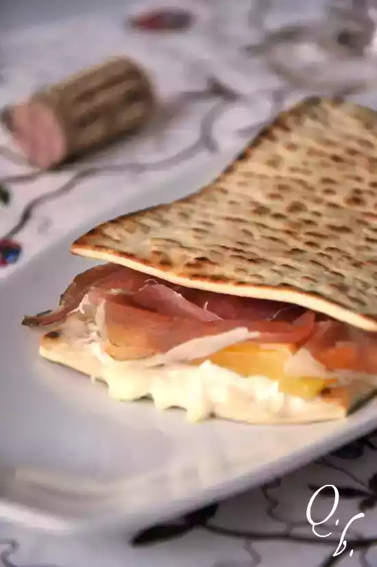 Piadina squacquerone, speck ed ananas