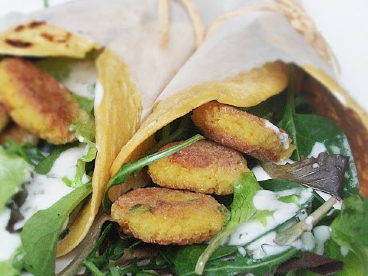 Piadine di ceci con polpettine di quinoa