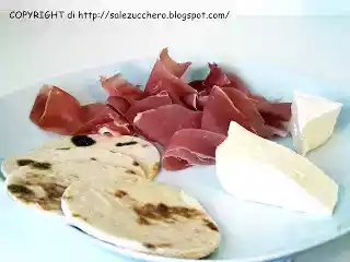 Piadine, speck e stracchino fresco