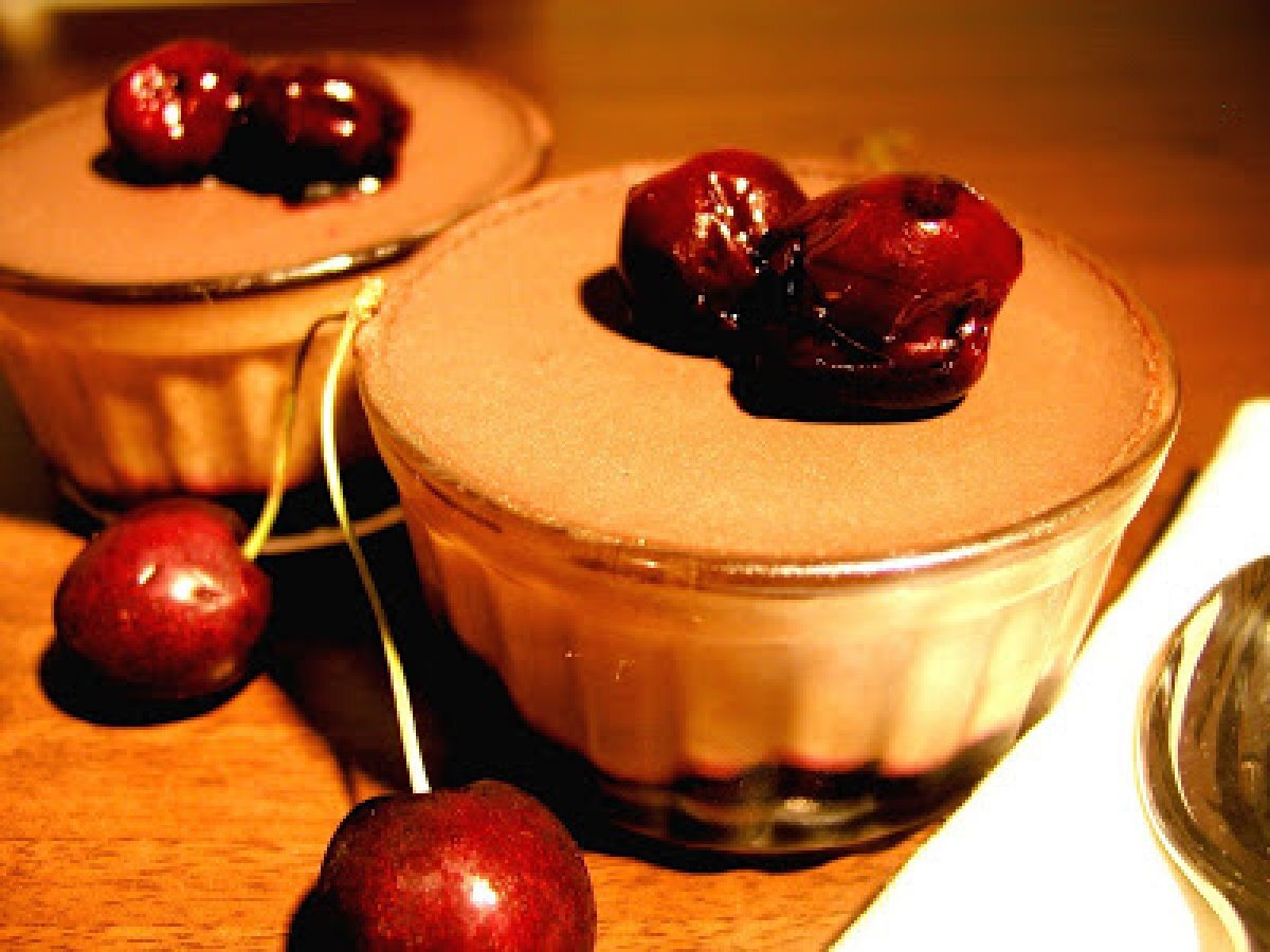 Piccole mousse di cioccolato e ciliegie - foto 2