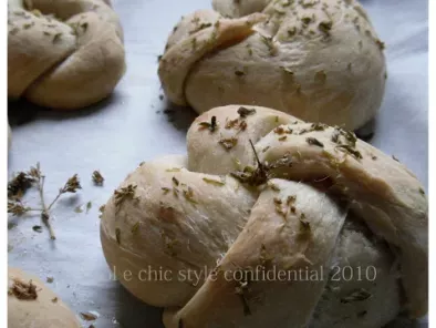 Piccoli intrecci di pane all'aglio e origano - foto 2