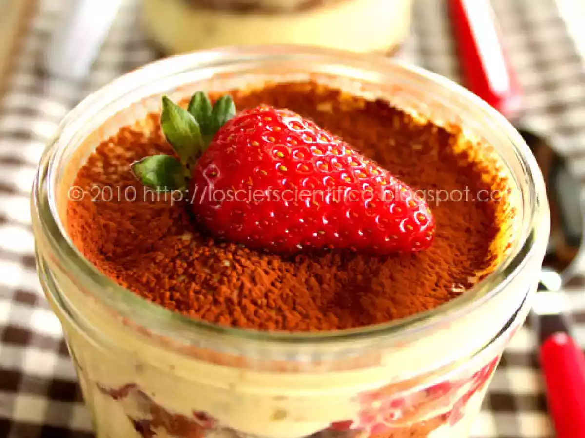 Piccoli Tiramisù al Pistacchio con Fragole