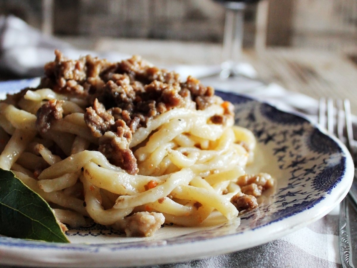 PICI CON RAGU' BIANCO DI MORA ROMAGNOLA