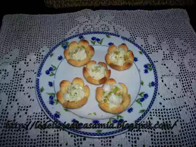 Pirottini di pasta frolla ripieni con crema al mandarino