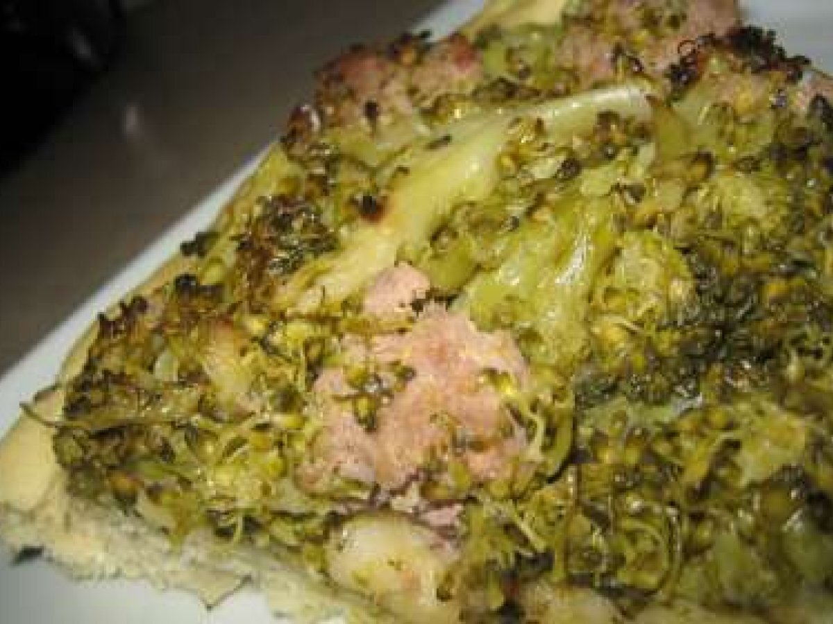 Pizza ai broccoli e salsiccia