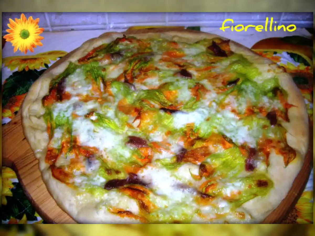 Pizza ai fiori di zucca, mozzarella e alici