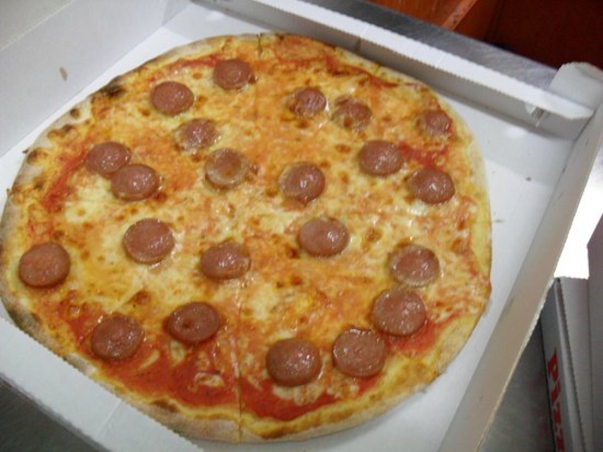 Pizza ai wurstel