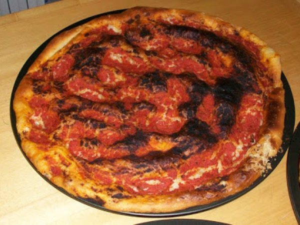 Pizza al pomodoro, con pomodoro e pomodorini e con zucchine, cipolle e alici, foto 2