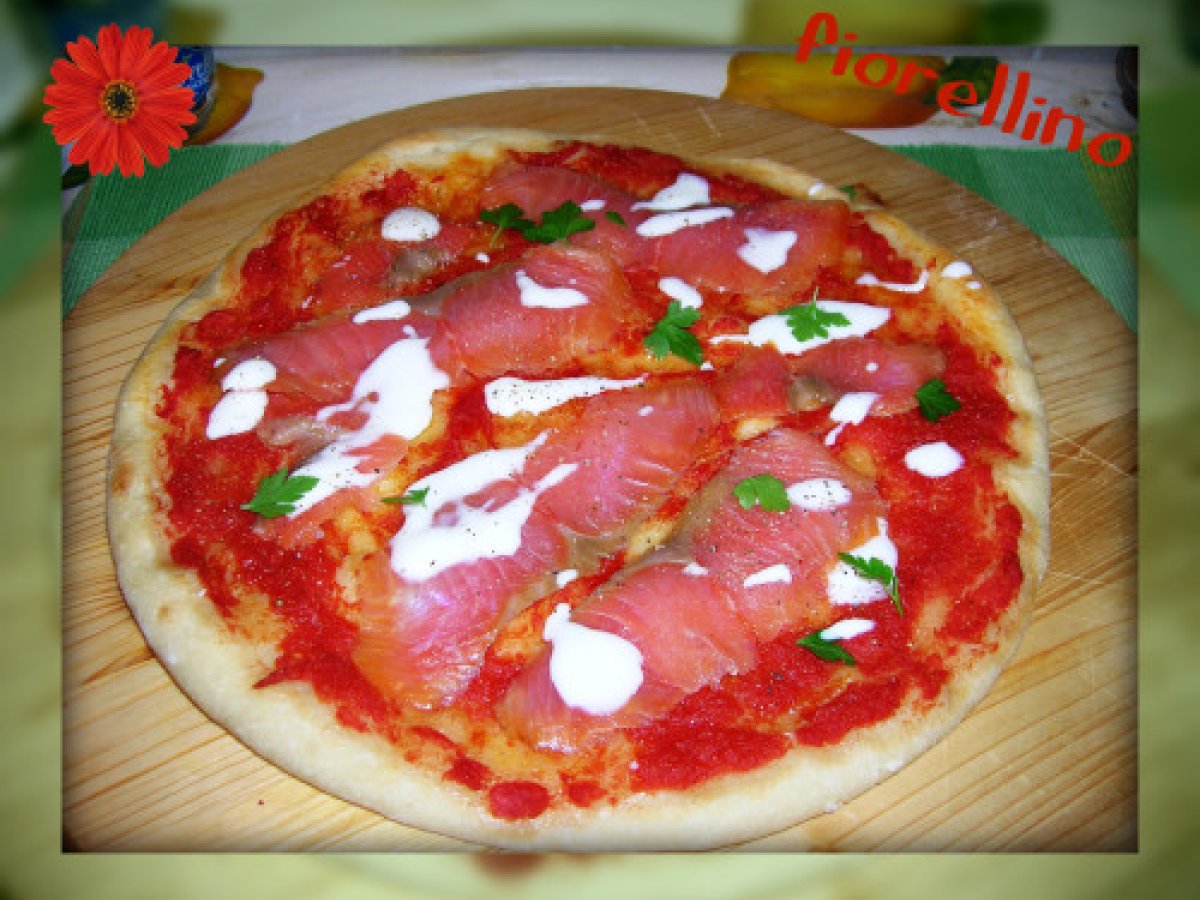 Pizza al salmone affumicato