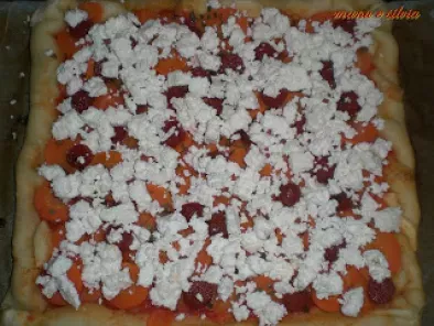 Pizza alle carote e salamini