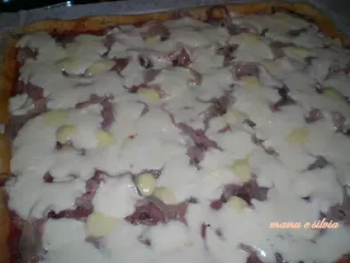 Pizza alle cipolle rosse e pancetta