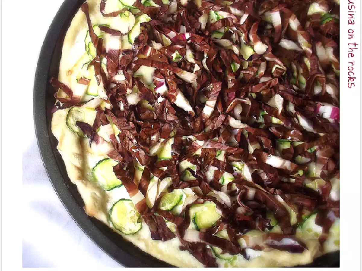 Pizza alle zucchine, radicchio, provola affumicata and the last days of winter