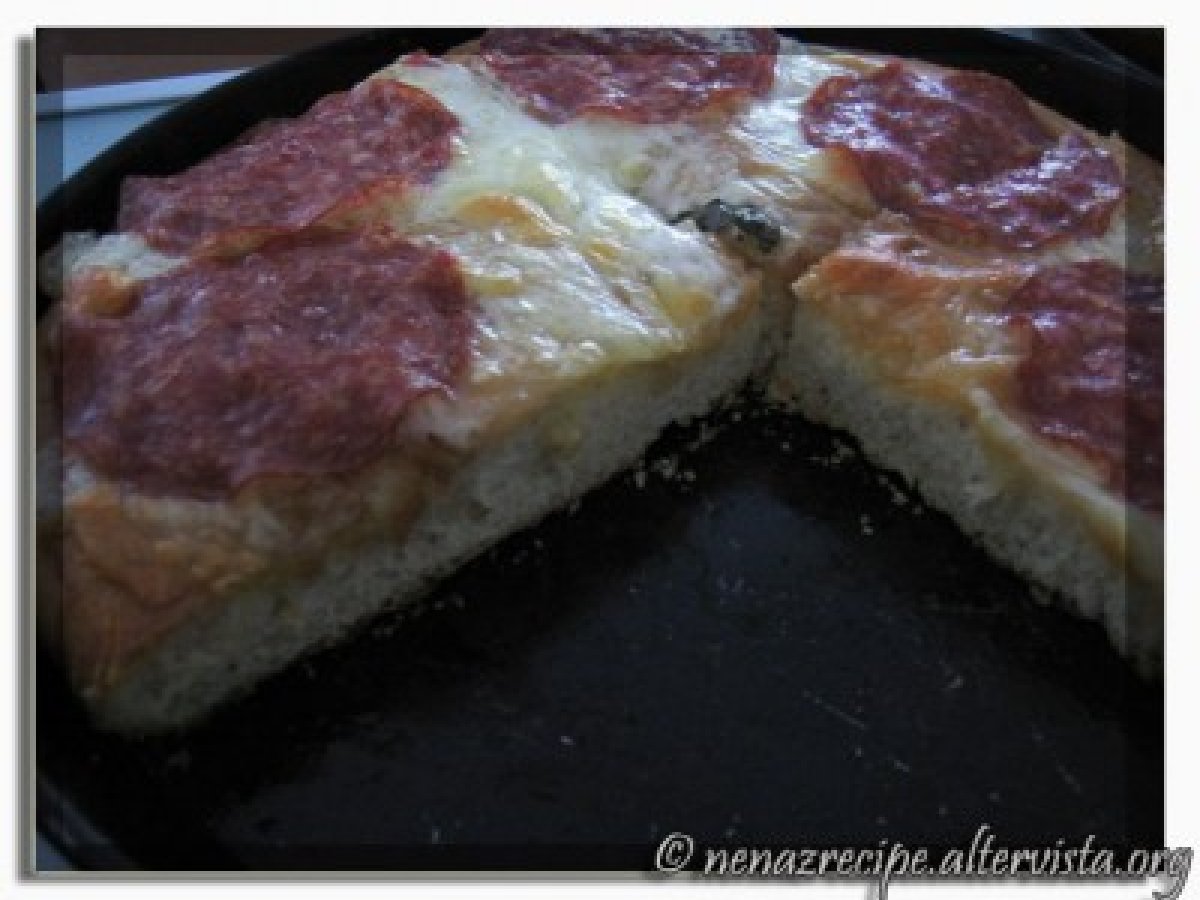 Pizza bianca al salame - foto 2