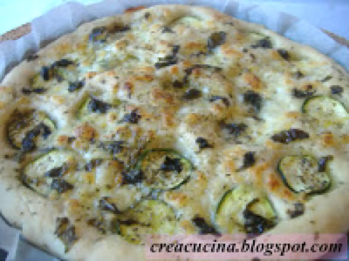 PIZZA BIANCA ZUCCHINE E BASILICO - foto 2