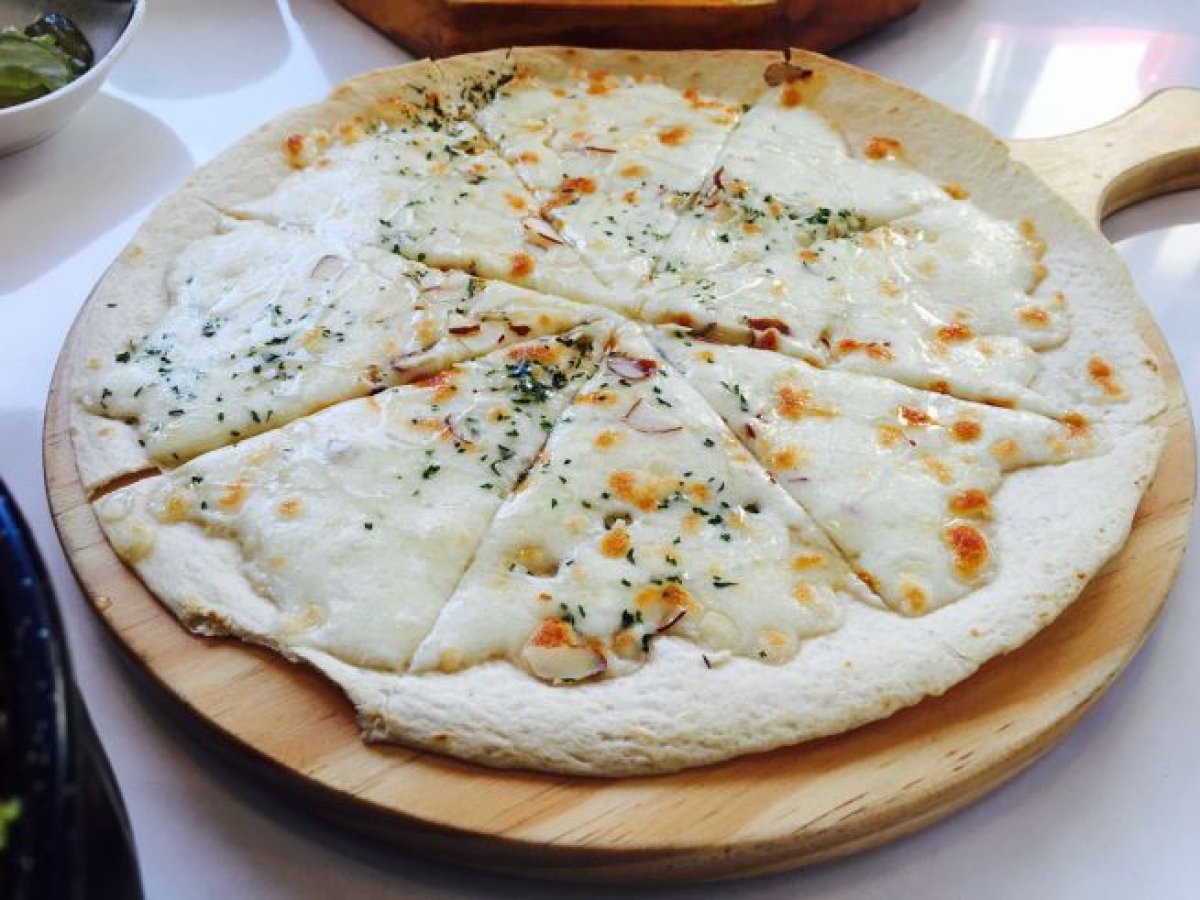 Pizza cacio e pepe