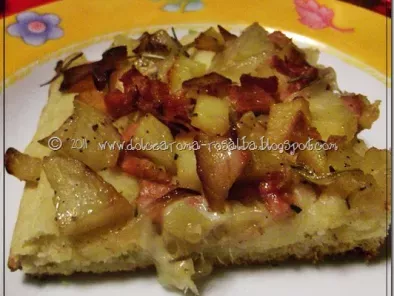 Pizza con patate, cipolle e pancetta, foto 2