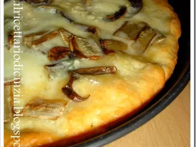 Pizza con radicchio e gorgonzola