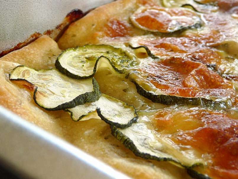 Pizza con zucchine, emmental e pesto alla menta, foto 1