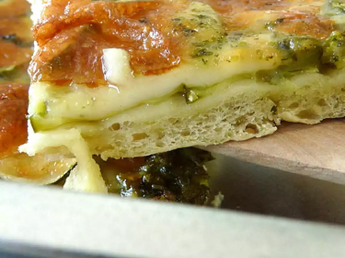 Pizza con zucchine, emmental e pesto alla menta - foto 2