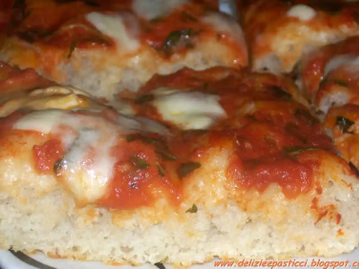 Pizza in teglia come da tradizione campana - foto 2