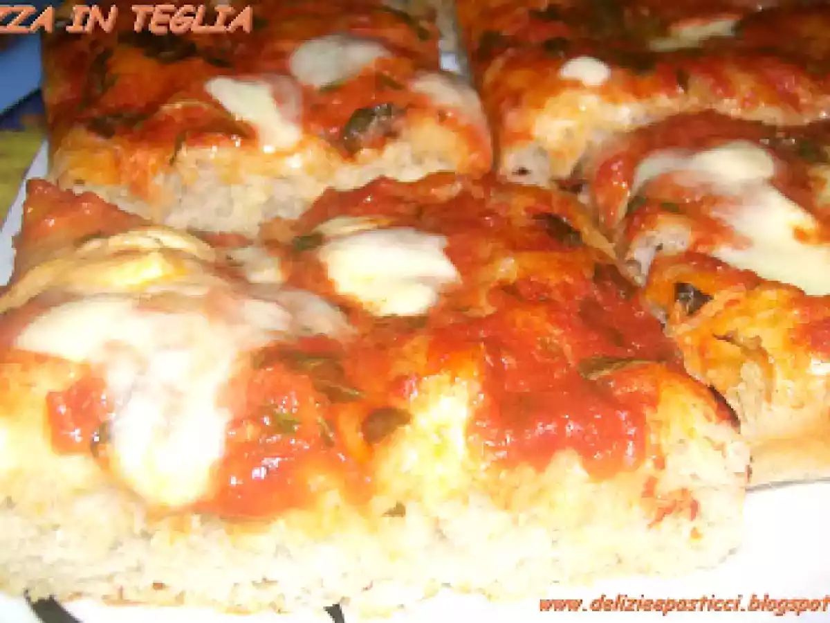 Pizza in teglia come da tradizione campana - foto 3