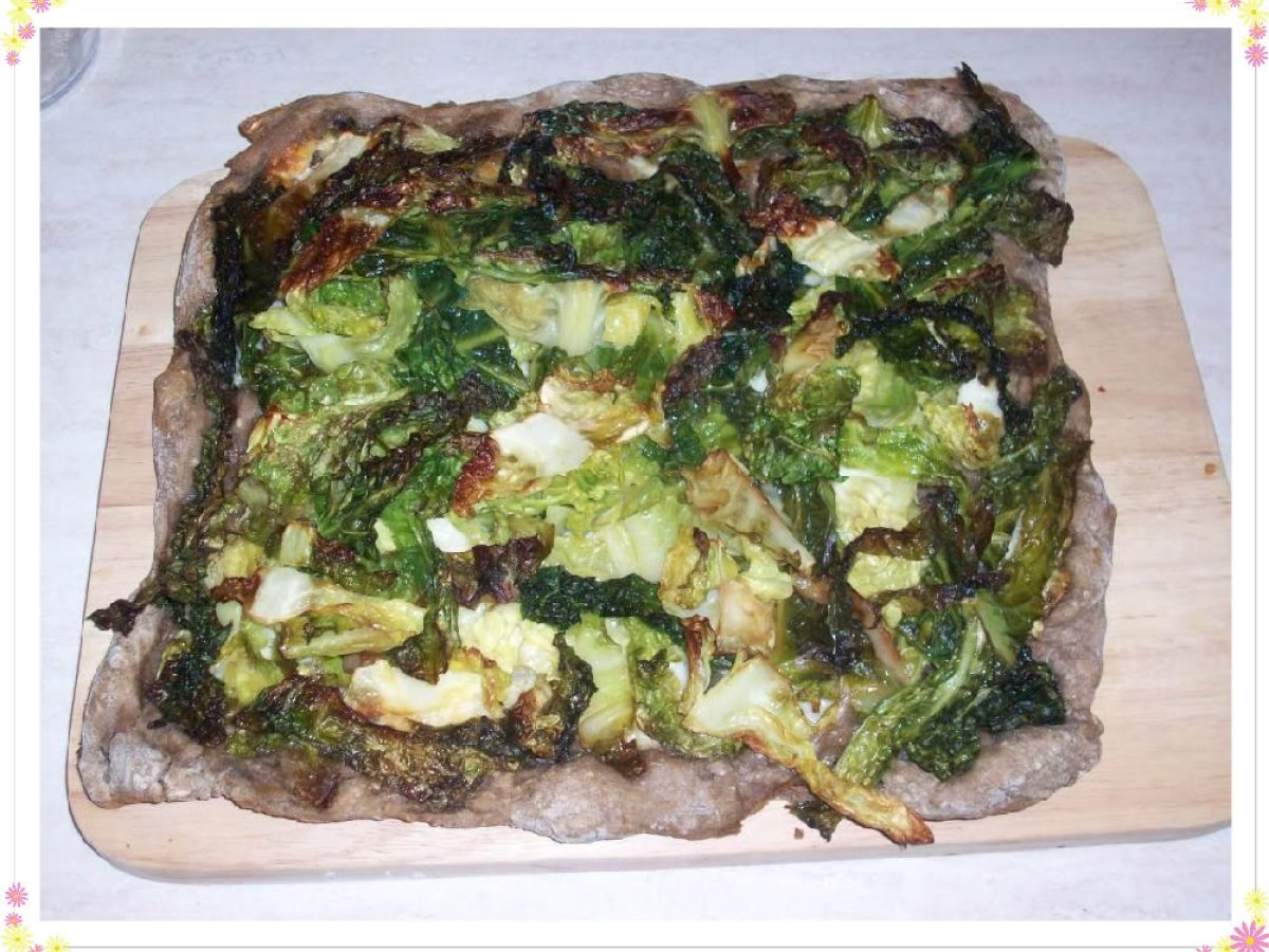 Pizza Nera ai 7 Cereali con Cavolo Verza e Speck