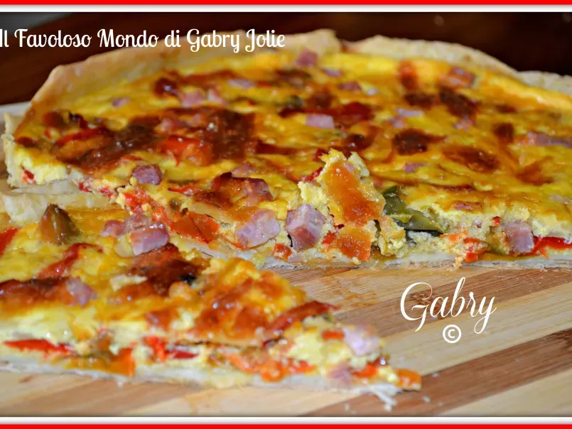 Pizza rustica con peperoni e prosciutto cotto a cubetti - foto 3