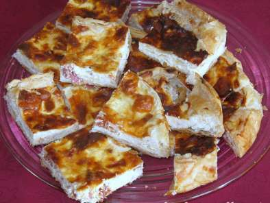 Pizza rustica ricotta prosciutto e salame piccante