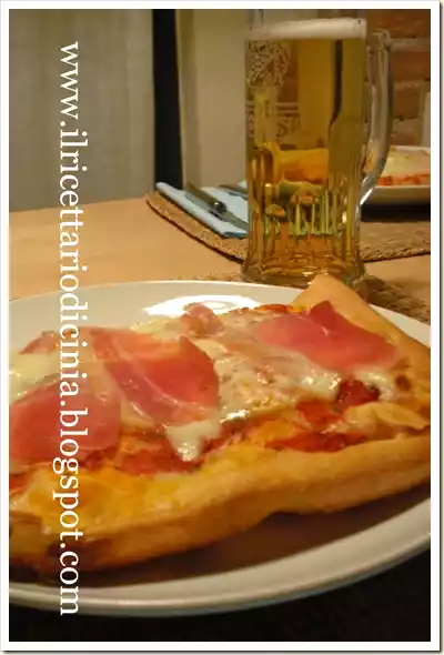 Pizza scamorza e speck