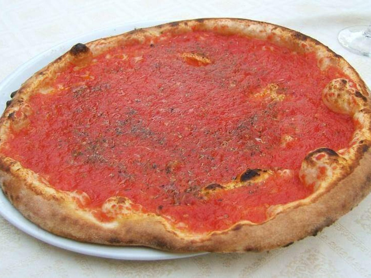 Pizza semplice alla marinara