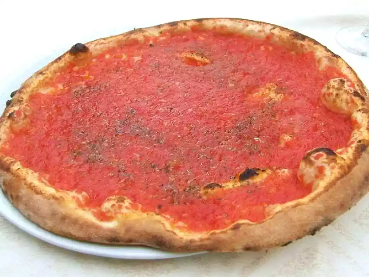 Pizza semplice alla marinara