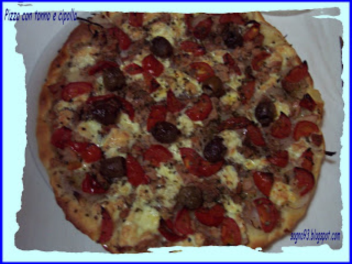 Pizza tonno e cipolle