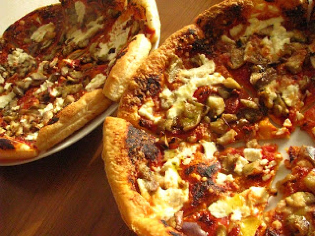 Pizze di sfoglia con melanzane e ricotta di pecora