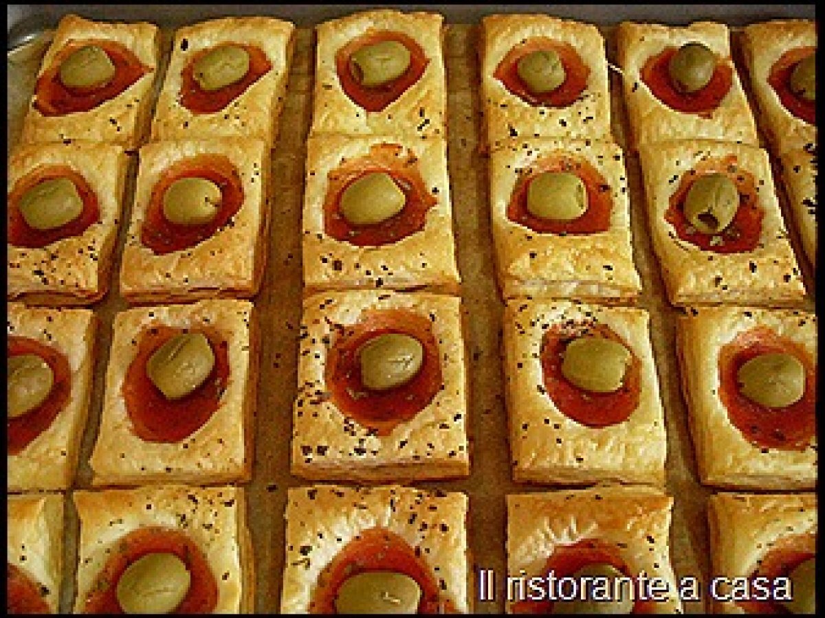 Pizzette con pomodoro e olive