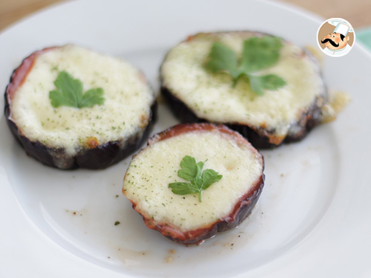 Pizzette di melanzane: l'antipasto light pronto in pochissimo tempo!