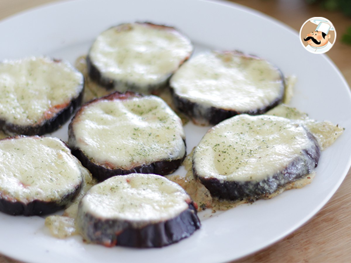 Pizzette di melanzane: l'antipasto light pronto in pochissimo tempo! - foto 3
