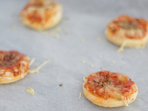 Pizzette di sfoglia Pizzette di sfoglia