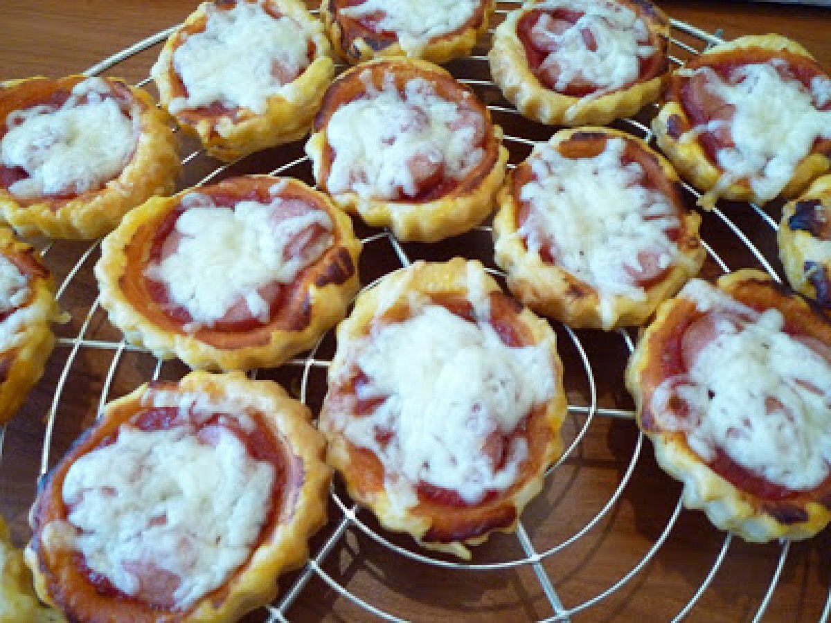 PIZZETTE DI SFOGLIA A QUATTRO MANI PER LA COMETA PASTICCIONA - foto 3