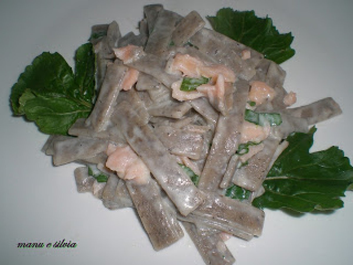 Pizzoccheri al salmone affumicato e rucola fresca