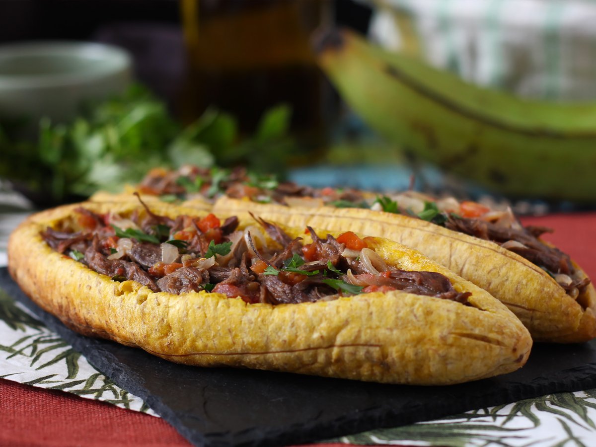 Platani ripieni con carne sfilacciata, la ricetta colombiana spiegata passo a passo - foto 5