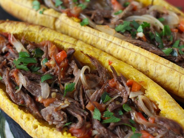 Platani ripieni con carne sfilacciata, la ricetta colombiana spiegata passo a passo, foto 2