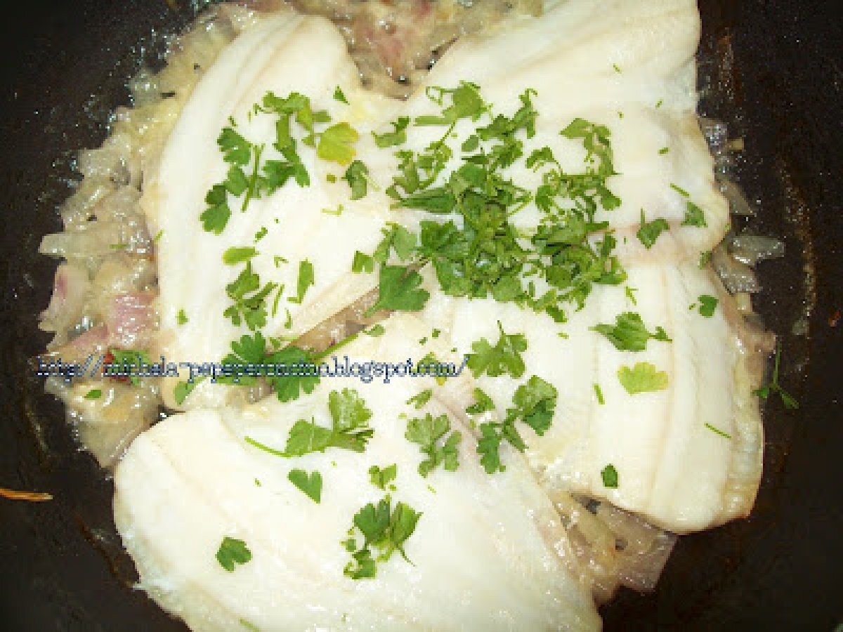 PLATESSA CON CIPOLLE E PREZZEMOLO