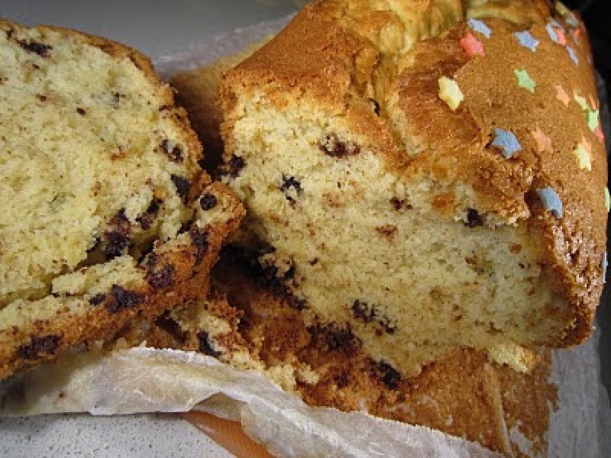 Plum cake al latte con gocce di cioccolato