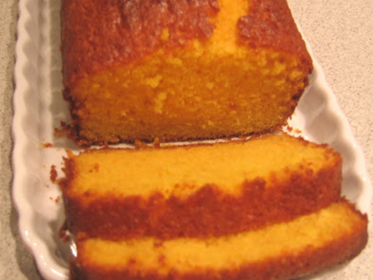 Plum cake alla marmellata. On the road.