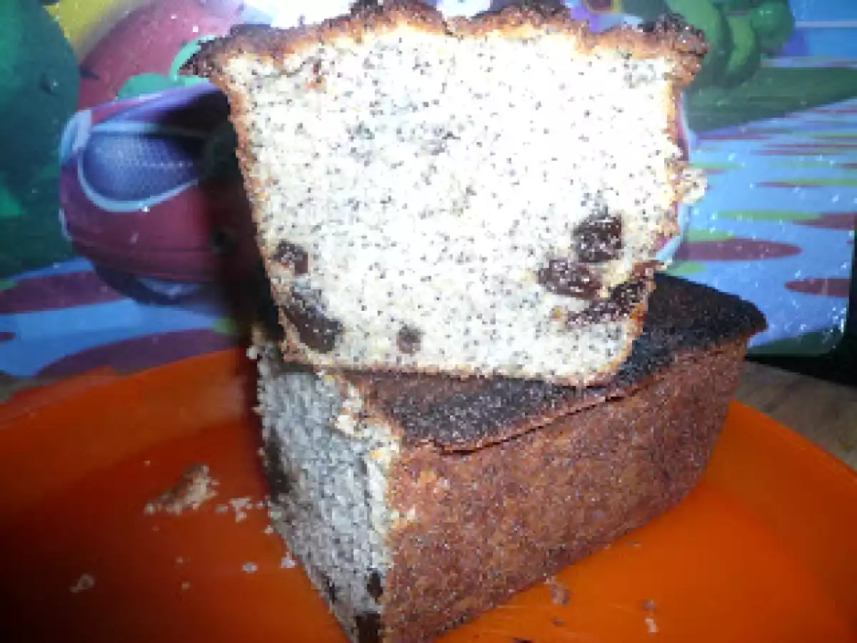 Plum cake con prugne secche e semi di papavero