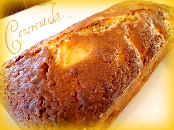 Plumcake alle pesche e amaretti